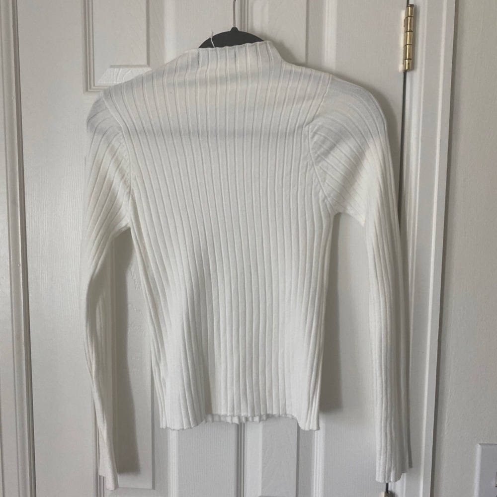 Outfit Book white pipe sweater. New with tags - Picture 3 of 3